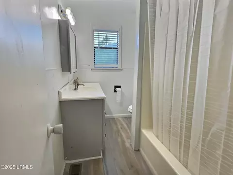 Bath - 532 Stokes Bluff Rd, Garnett, SC 29922 photo 1 of 3