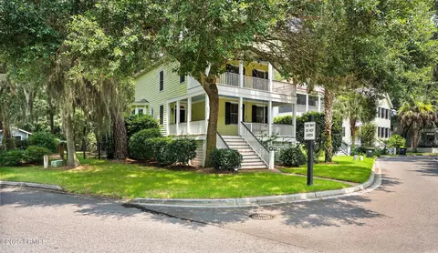 10 Battery Point Ln, Beaufort, SC 29902