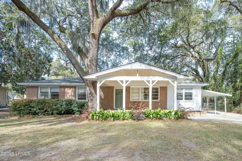 510 Center Dr W, Beaufort, SC 29902