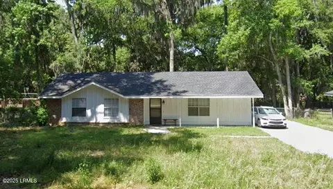 806 Center Dr W, Beaufort, SC 29902