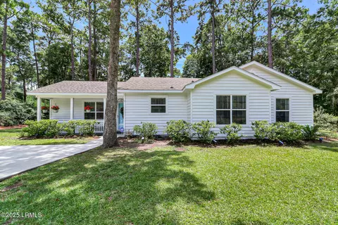 101 Marsh Dr, Beaufort, SC 29907