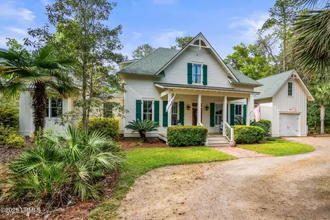 33 Ridge Rd, Beaufort, SC 29907