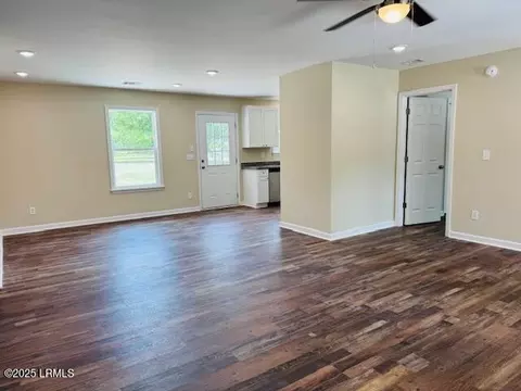 Living - 316 Kathy Ave, Hampton, SC 29924 photo 1 of 4