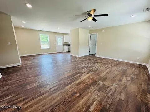Living - 316 Kathy Ave, Hampton, SC 29924 photo 2 of 4