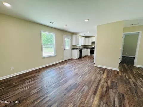 Living - 316 Kathy Ave, Hampton, SC 29924 photo 3 of 4