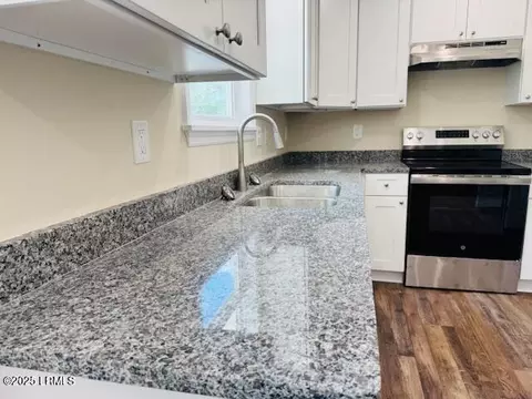 Kitchen - 316 Kathy Ave, Hampton, SC 29924 photo 2 of 3