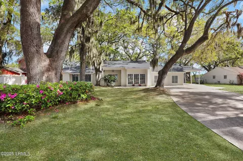 398 Broad River Dr, Beaufort, SC 29906