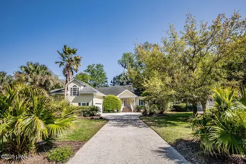 807 Island Cir W, Saint Helena Island, SC 29920