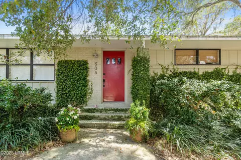 605 Center Dr E, Beaufort, SC 29902