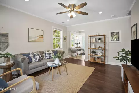 1722 Drayton Dr, Port Royal, SC 29935