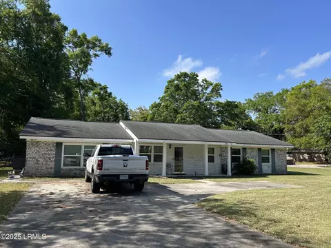 415 Broad River Dr, Beaufort, SC 29906
