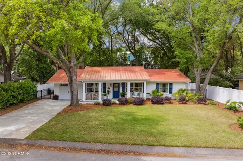 9 Camellia St, Hilton Head Island, SC 29928