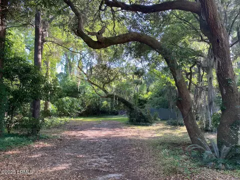 207 Stuart Town Rd, Beaufort, SC 29902