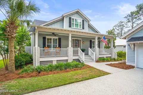 140 Gautier Pl, Beaufort, SC 29902