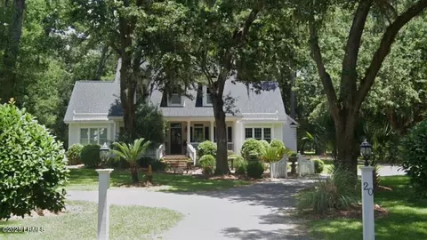 20 Barnwell Dr, Beaufort, SC 29907