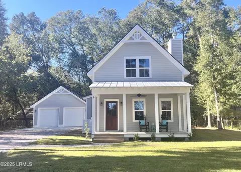 9 Attaway Ln, Beaufort, SC 29907