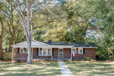 8 Mystic Cir, Beaufort, SC 29902