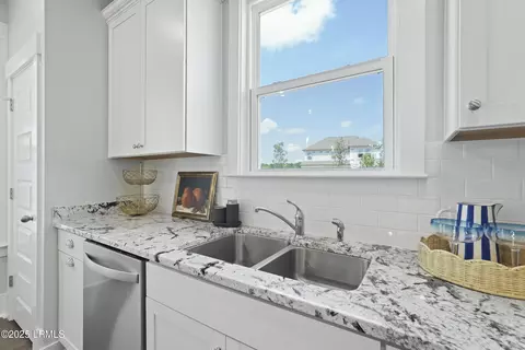 Kitchen - 264 Aurora Way, Bluffton, SC 29909 photo 5 of 6