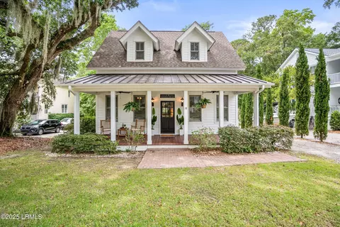 18 Bostick Cir, Beaufort, SC 29902