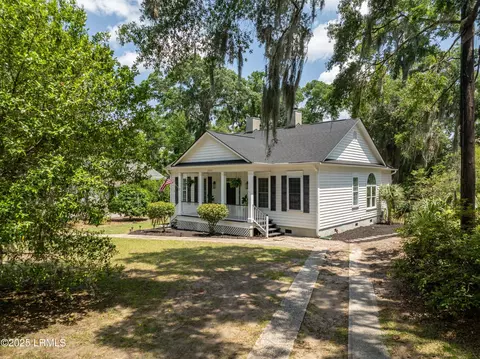 2211 Wilson Dr, Beaufort, SC 29902