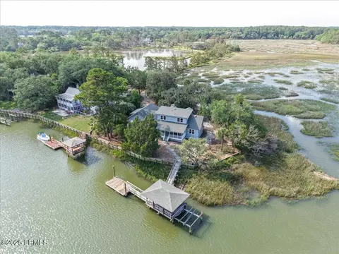 10 Broomfield Ln, Beaufort, SC 29907