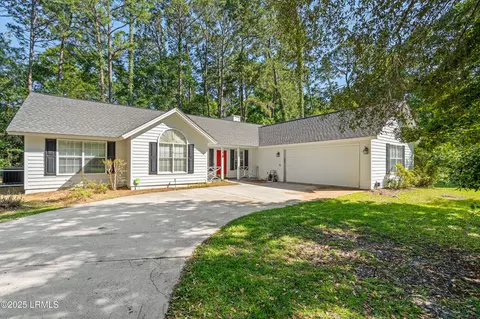 4 Moultrie Ct, Beaufort, SC 29907