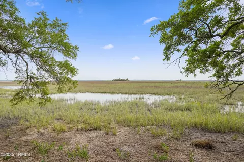71 Tropicana Rd, Saint Helena Island, SC 29920
