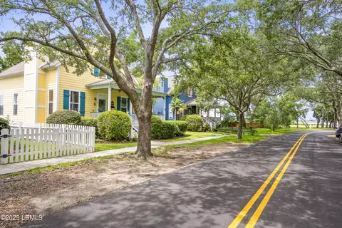 1009 9th St, Port Royal, SC 29935