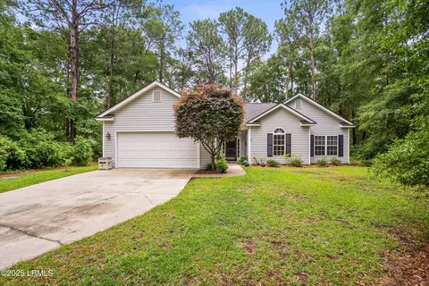 10 Woods Ln, Beaufort, SC 29907