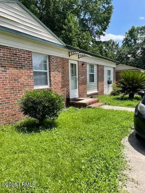 24 Walter Dr, Beaufort, SC 29906