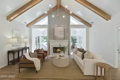 42 Pineland Rd, Hilton Head Island, SC 29926