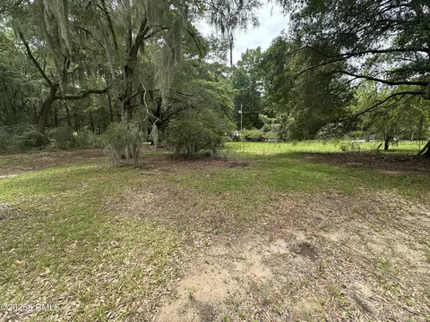 239 Little Capers Rd, Beaufort, SC 29907