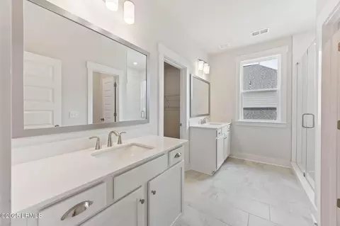 Bath - 10 Skipperling Ln, Bluffton, SC 29909 photo 2 of 4