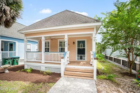 635 16th St, Port Royal, SC 29935