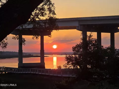 70 Helmsman Way #1410, Hilton Head Island, SC 29928