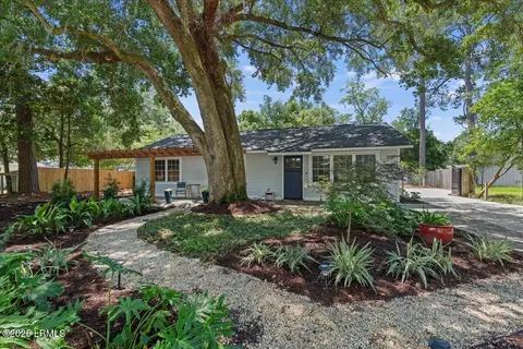 602 Huguenin Dr, Beaufort, SC 29902