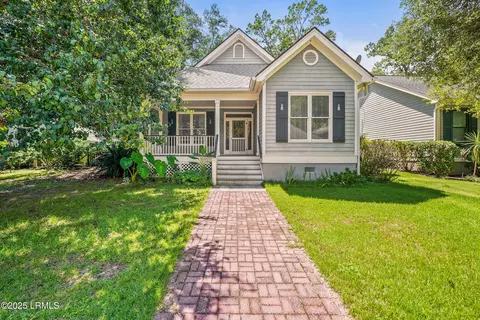 18 Brisbane Dr, Beaufort, SC 29902