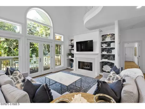 3 Myrtle Ln, Hilton Head Island, SC 29928