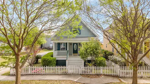 1003 9th St, Port Royal, SC 29935
