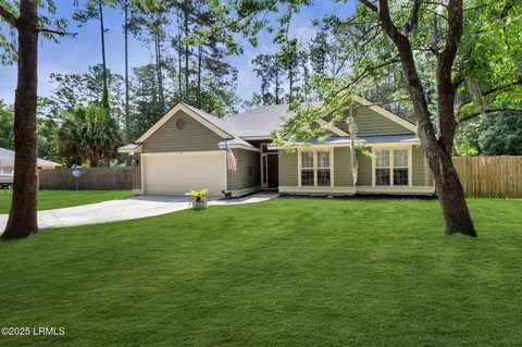 4 Grande Oaks Dr, Bluffton, SC 29910
