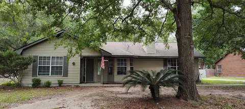 52 Marsh Dr, Beaufort, SC 29907