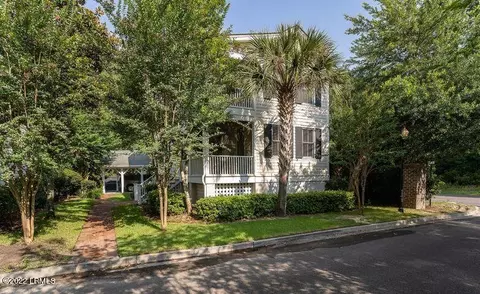 2 Battery Point Ln, Beaufort, SC 29902
