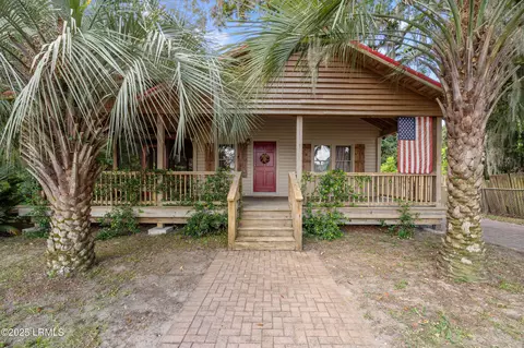 1111 14th St, Port Royal, SC 29935
