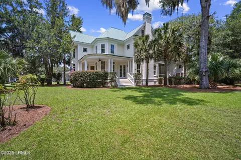 106 Coosaw Club Dr, Beaufort, SC 29907