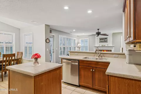 Kitchen - 69 Wheatfield Cir, Bluffton, SC 29910 photo 4 of 4