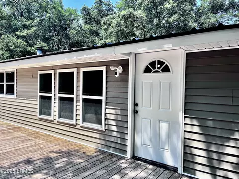 136 Ernest Dr, Saint Helena Island, SC 29920