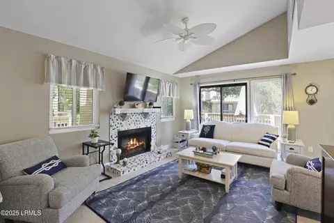 125 Shipyard Dr #116, Hilton Head Island, SC 29928
