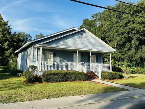 78 W Palmetto Ave, Varnville, SC 29944