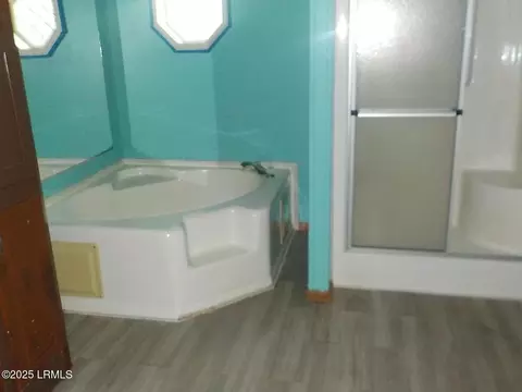 Bath - 137 Windsor Rd, Burton, SC 29906 photo 3 of 3
