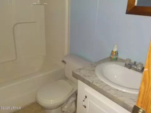 Bath - 137 Windsor Rd, Burton, SC 29906 photo 2 of 3